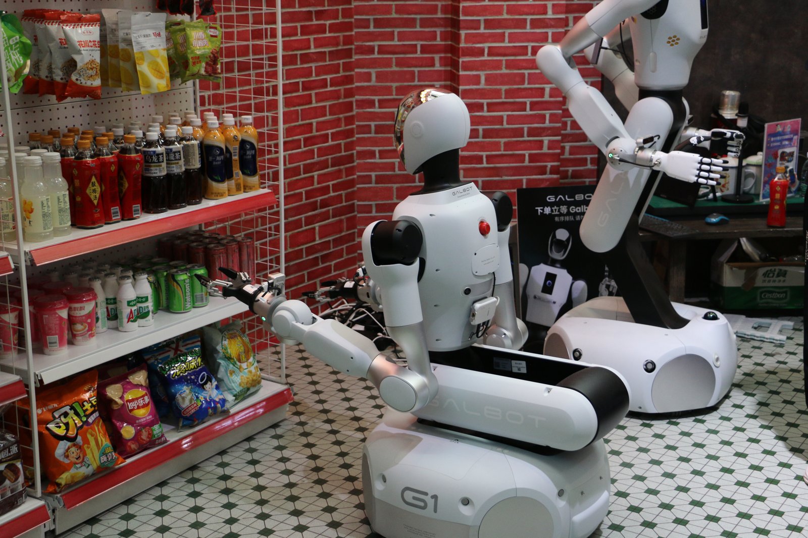 Humanoide Roboter auf der World Artificial Intelligence Conference (WAIC) in Shanghai, Sinnbild für die WAIC 2026